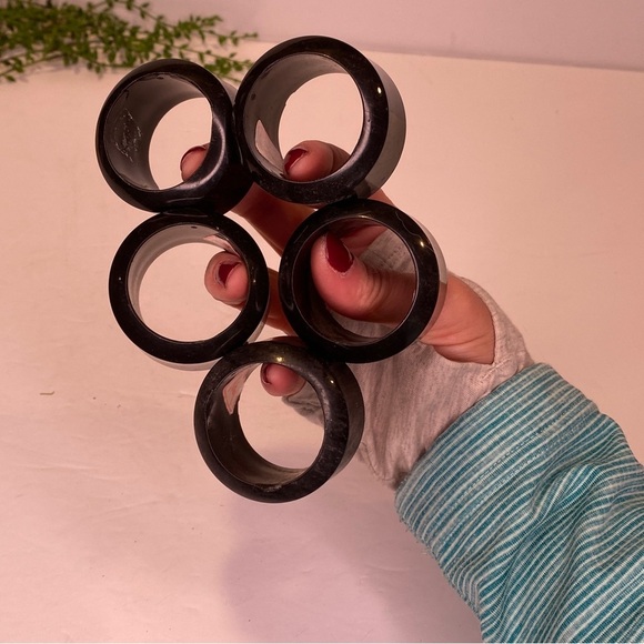 Set of Five AUDREY Black Plastic Napkin Rings Round With Beveled Edge - Picture 5 of 5